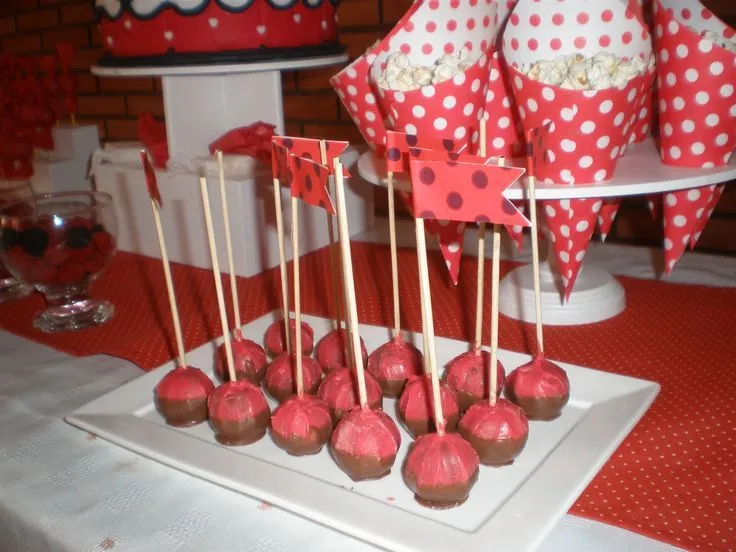 la mesa de golosinas Cumpeaños Minnie Mouse by Dulcinea de la ... la mesa de golosinas Cumpeaños Minnie Mouse by Dulcinea de la ...