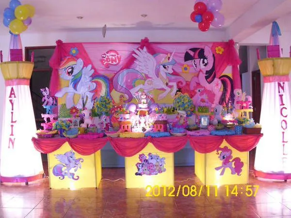 Mesa de postres | My little pony | Pinterest | Postres and Mesas