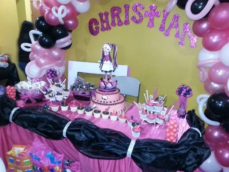 mesa principal de monster high | Arreglos Fiestas | Pinterest ...