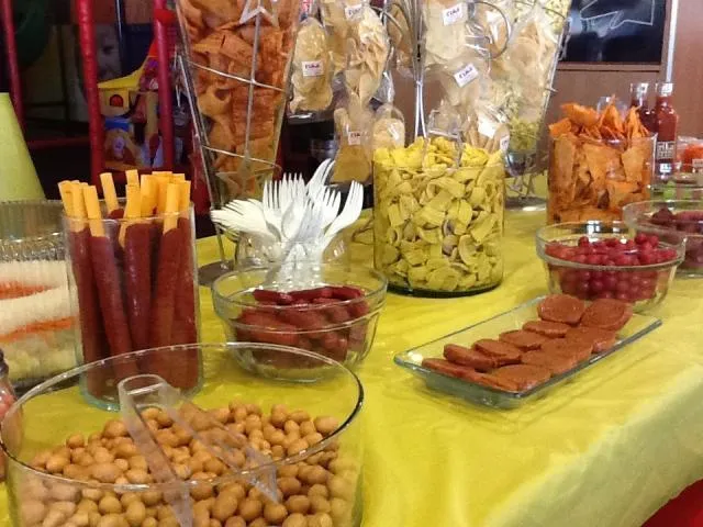Mesas de snack para XV años - Imagui