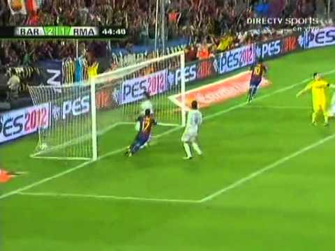 MESSI HUMILLA A CRISTIANO RONALDO (CR7 kNELT TO MESSI) - YouTube