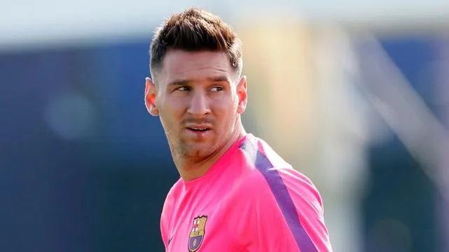 Messi volvió a Barcelona con nuevo look - LG Deportiva Messi volvió a Barcelona con nuevo look - LG Deportiva