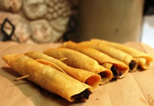 Mexico in my Kitchen: How to make Mexican Beef crispy taquitos ... Mexico in my Kitchen: How to make Mexican Beef crispy taquitos ...