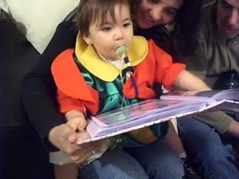 Micaela con su disfraz de Chilindrina para ver a la Indu - YouTube