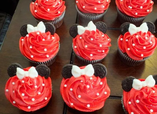 Mickey & Minnie Mouse Cupcakes - Two Sisters Crafting Mickey & Minnie Mouse Cupcakes - Two Sisters Crafting