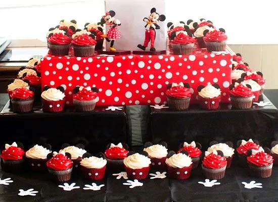 Mickey & Minnie Mouse Cupcakes - Two Sisters Crafting