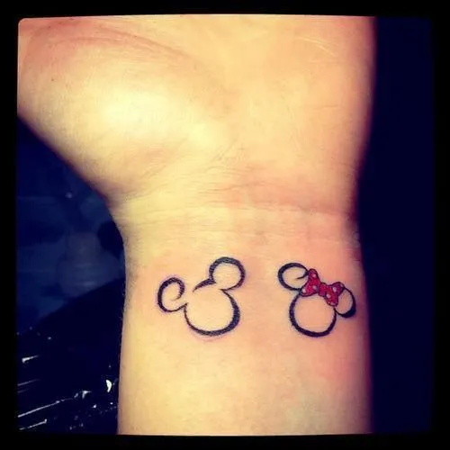 Mickey et Minnie, trop mignon! :) | TATOUAGES ET PIERCINGS ...