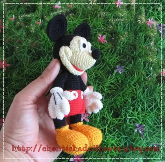 Mickey Mouse 6inches amigurumi ganchillo por chontichadollhouse