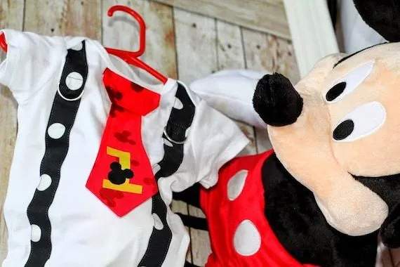 Mickey Mouse Birthday Tie and Suspenders por shopantsypants en Etsy Mickey Mouse Birthday Tie and Suspenders por shopantsypants en Etsy