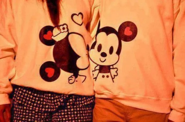Mickey Mouse y Minnie antiguos besandose - Imagui