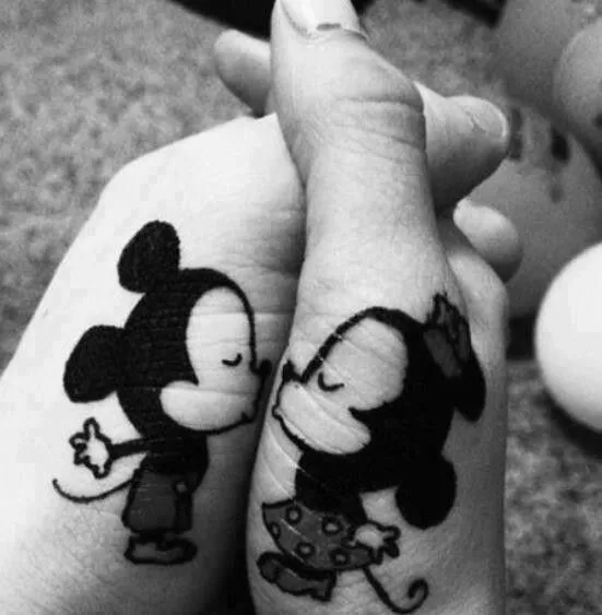Micky and Mini Mouse Kissing Tattoos | tattoos | Pinterest Micky and Mini Mouse Kissing Tattoos | tattoos | Pinterest