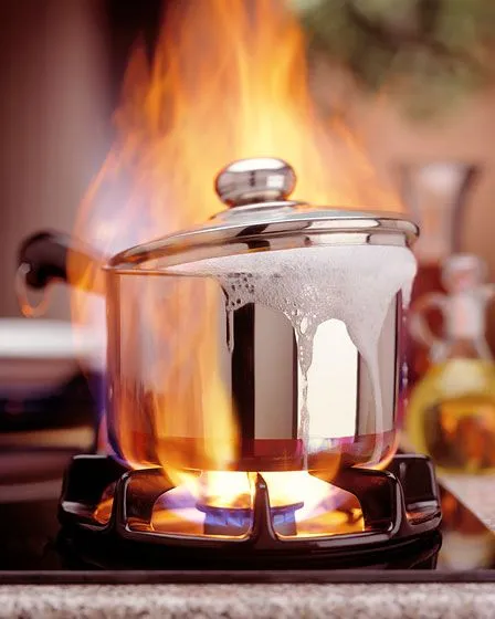 El microbús de Mejicanos y la Olla de Agua hirviendo de Jeremías ... El microbús de Mejicanos y la Olla de Agua hirviendo de Jeremías ...