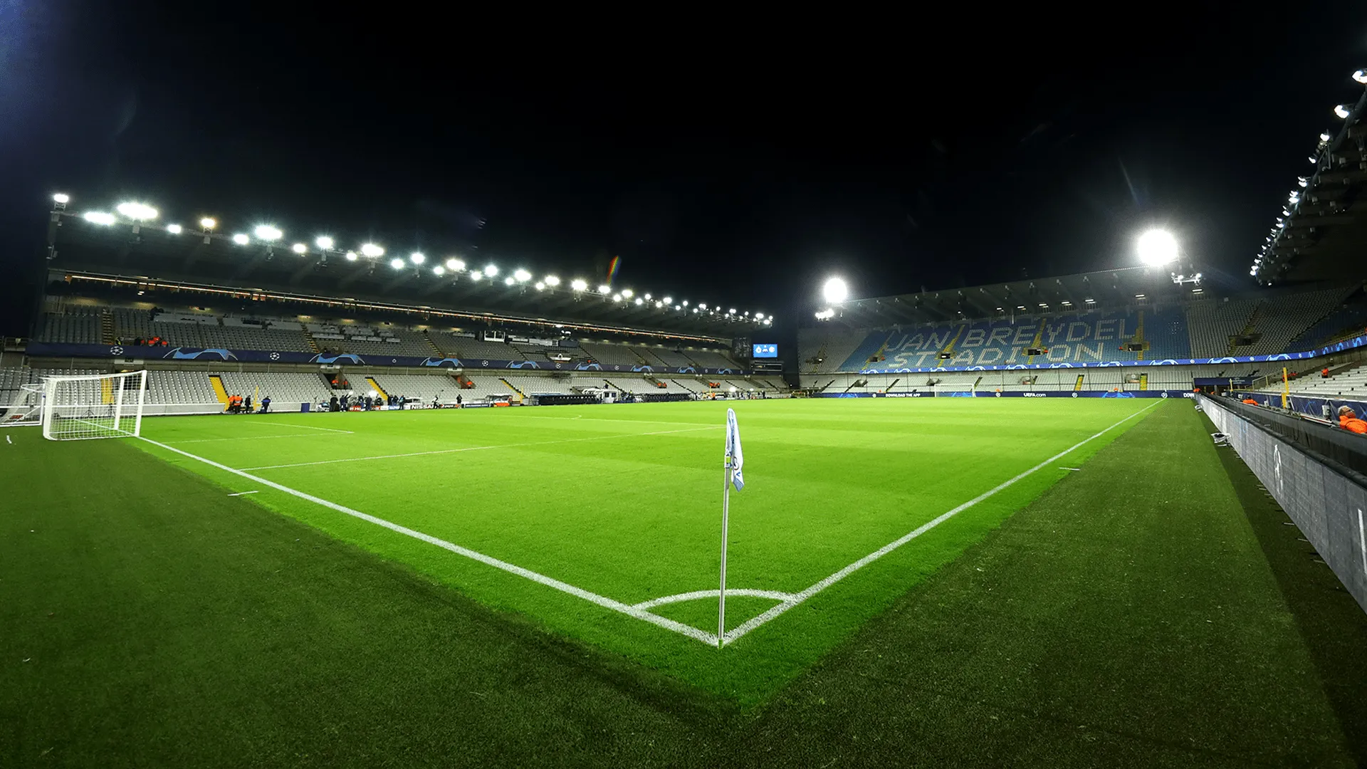 Cuánto mide una cancha de fútbol? Medidas reglamentarias mínimas y máximas | Goal.com Espana Cuánto mide una cancha de fútbol? Medidas reglamentarias mínimas y máximas | Goal.com Espana