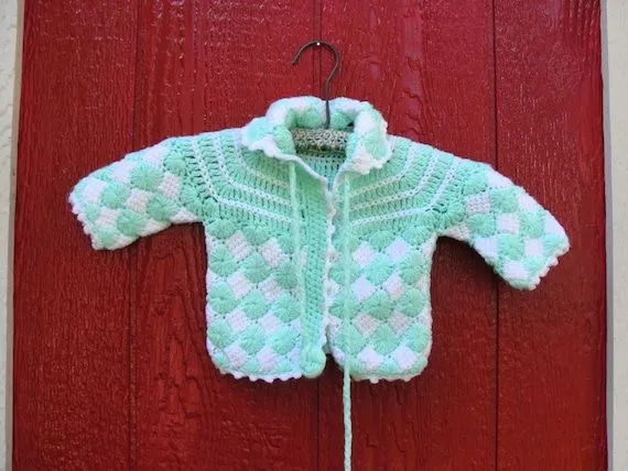 MIL AZAHARES BLANCOS: Cardigan de crochet clásicos para bebés
