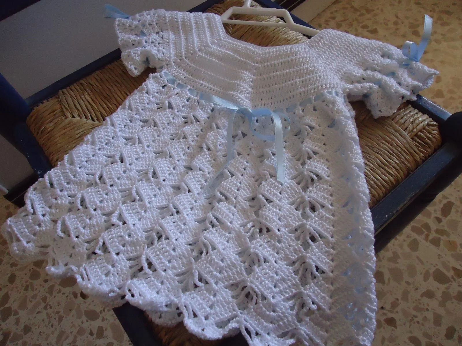 MIL AZAHARES BLANCOS: Vestidito de encaje a ganchillo para bebé de ... MIL AZAHARES BLANCOS: Vestidito de encaje a ganchillo para bebé de ...