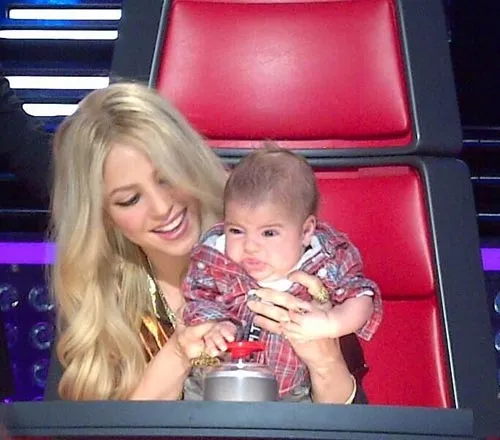 La primera vez de Milan, hijo de Shakira, en un plató de televisión La primera vez de Milan, hijo de Shakira, en un plató de televisión