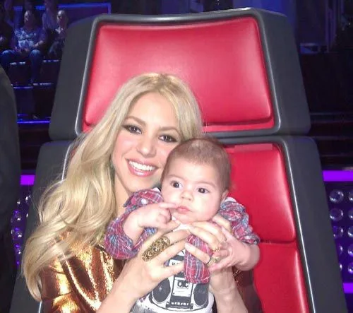 La primera vez de Milan, hijo de Shakira, en un plató de televisión La primera vez de Milan, hijo de Shakira, en un plató de televisión