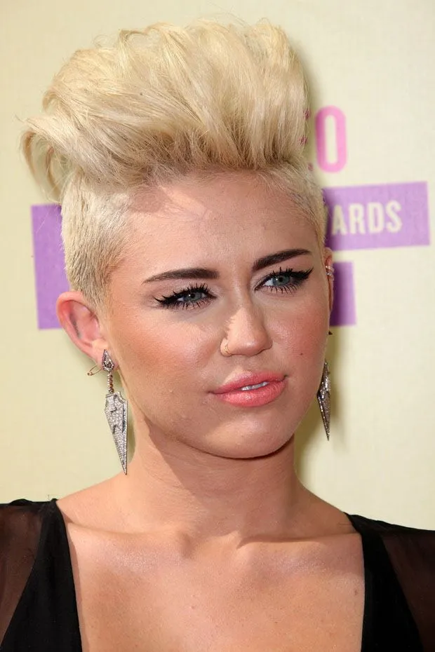 Miley Cyrus - 2012 MTV Video Music Awards - Red Carpet Fashion Awards Miley Cyrus - 2012 MTV Video Music Awards - Red Carpet Fashion Awards