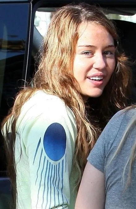 Miley Cyrus - Página 382 - vogue
