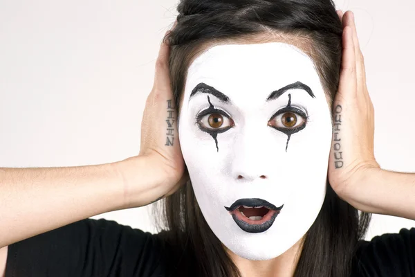 MIMO teatral bella mujer morena bailar blanco — Foto stock ...