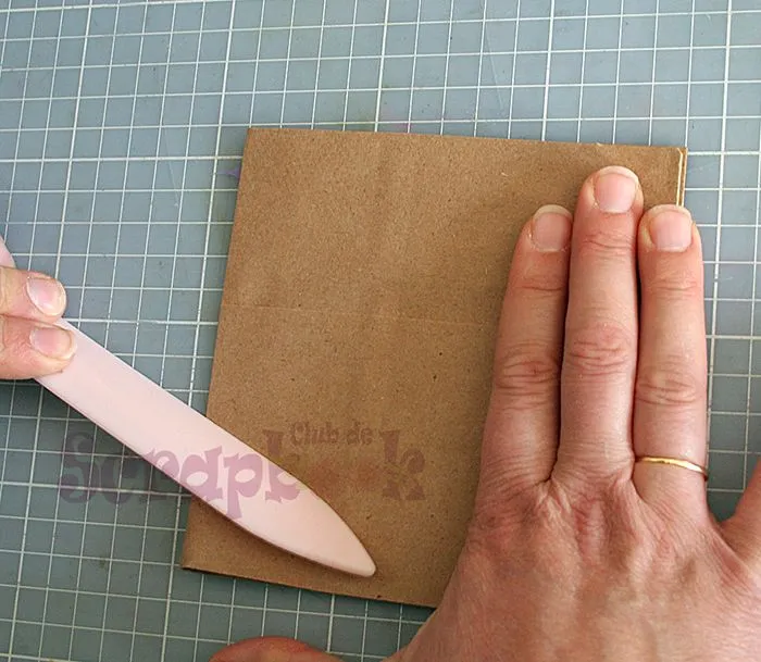 Cómo hacer un mini-álbum con bolsas de papel Cómo hacer un mini-álbum con bolsas de papel