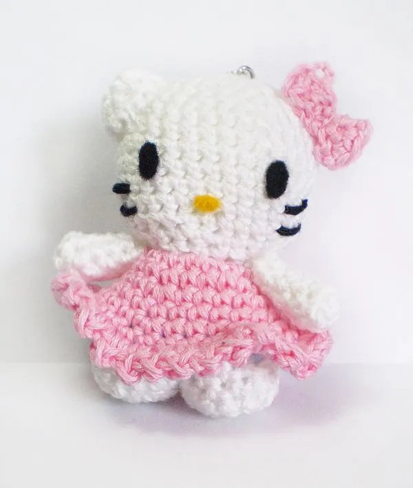 Mini amigurumi hello kitty - keychain by Shizuru117 on DeviantArt Mini amigurumi hello kitty - keychain by Shizuru117 on DeviantArt