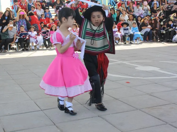 Mini parejas de huasos participaron de un campeonato de cueca en ...