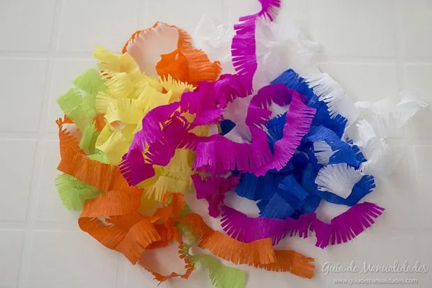 Mini piñatas con tubos de cartón - Guía de MANUALIDADES Mini piñatas con tubos de cartón - Guía de MANUALIDADES