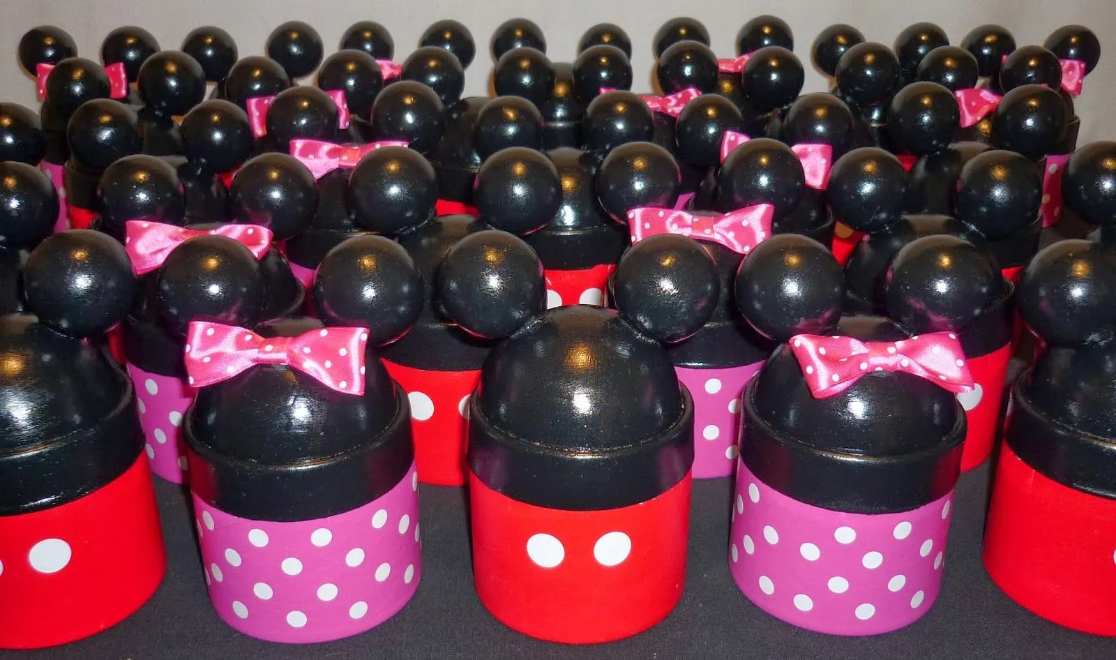 MiniMandy: Golosineros de Mickey y Minnie en Porcelana Fría.