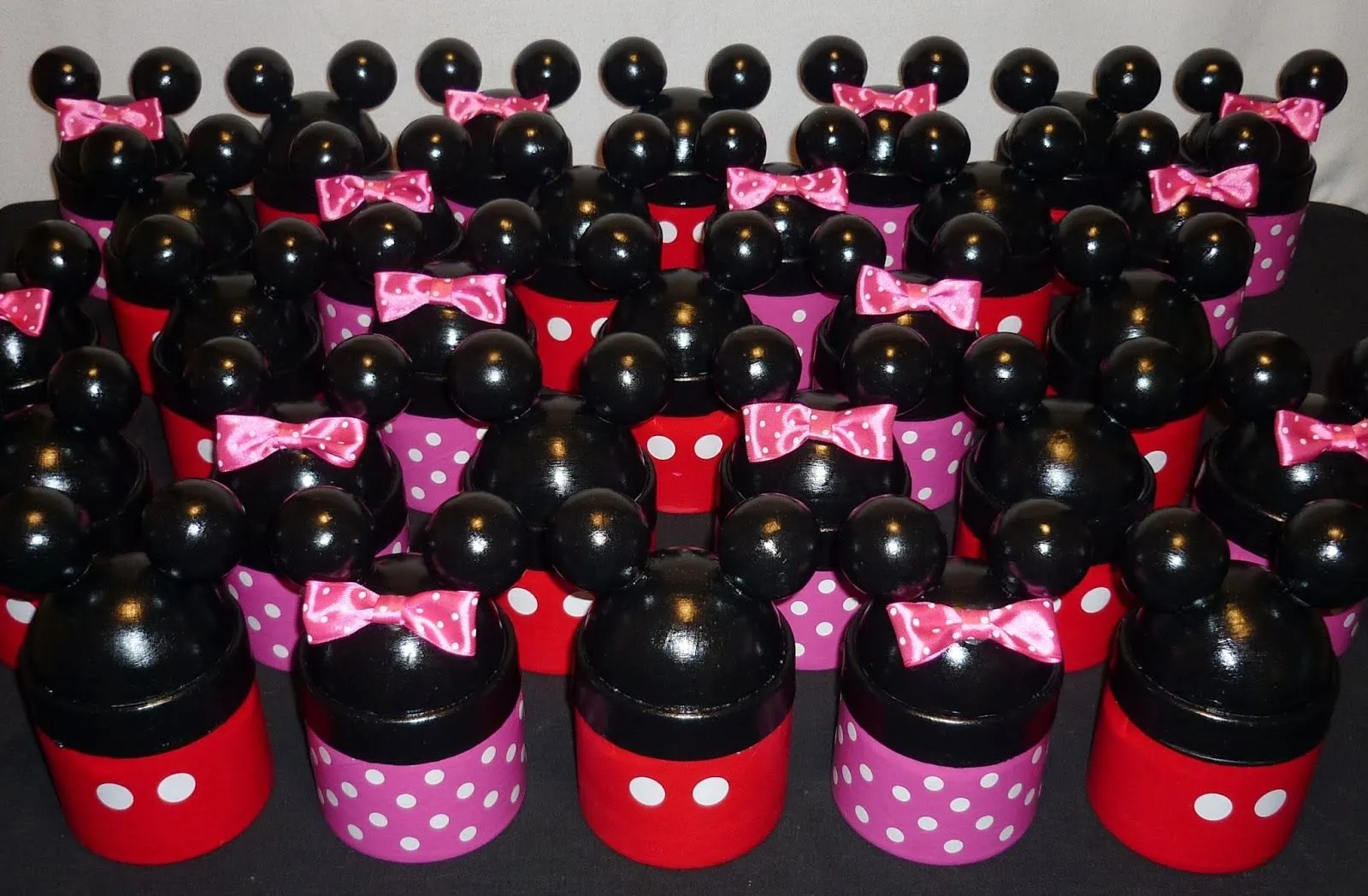 MiniMandy: Golosineros de Mickey y Minnie en Porcelana Fría.