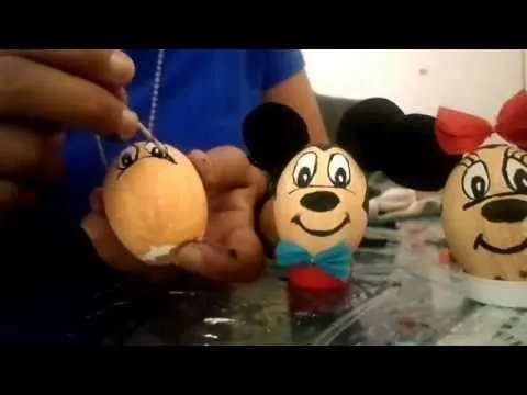 Minnei y mickey mouse en huevo decorado - YouTube Minnei y mickey mouse en huevo decorado - YouTube