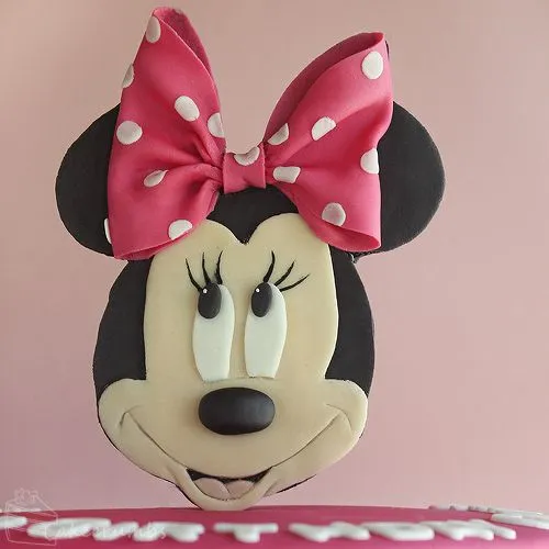 Minnie Mouse Cake | Cakecrumbs