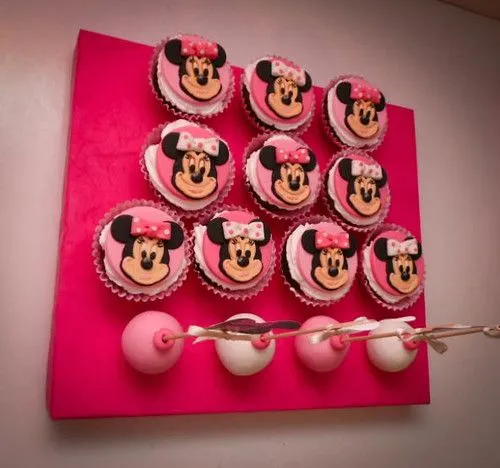 Minnie Mouse cake, cupcakes and pops - Mini Maus torta, mafini i ...