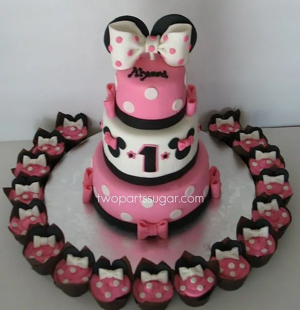 Minnie Mouse cake/cupcakes | Flickr - Photo Sharing! Minnie Mouse cake/cupcakes | Flickr - Photo Sharing!