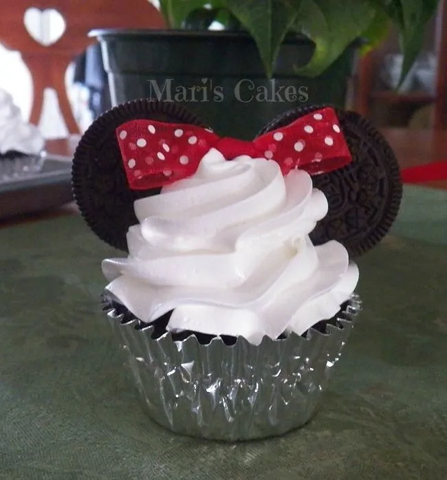 Cupcakes de Chocolate en forma de Minnie Mouse | Mari's Cakes Cupcakes de Chocolate en forma de Minnie Mouse | Mari's Cakes