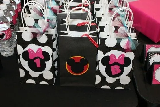 minnie mouse first birthday | party favor bags, cute idea for the ...
