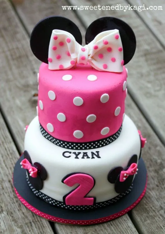 Minnie Mouse Fondant Cake Decorations by SweetenedbyKagi on Etsy ...