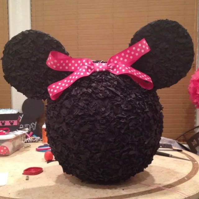 Minnie mouse piñata | party ideas | Pinterest