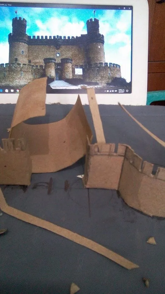 Mirando al Castillo Manzanares el Real ( Maqueta ) — Steemit