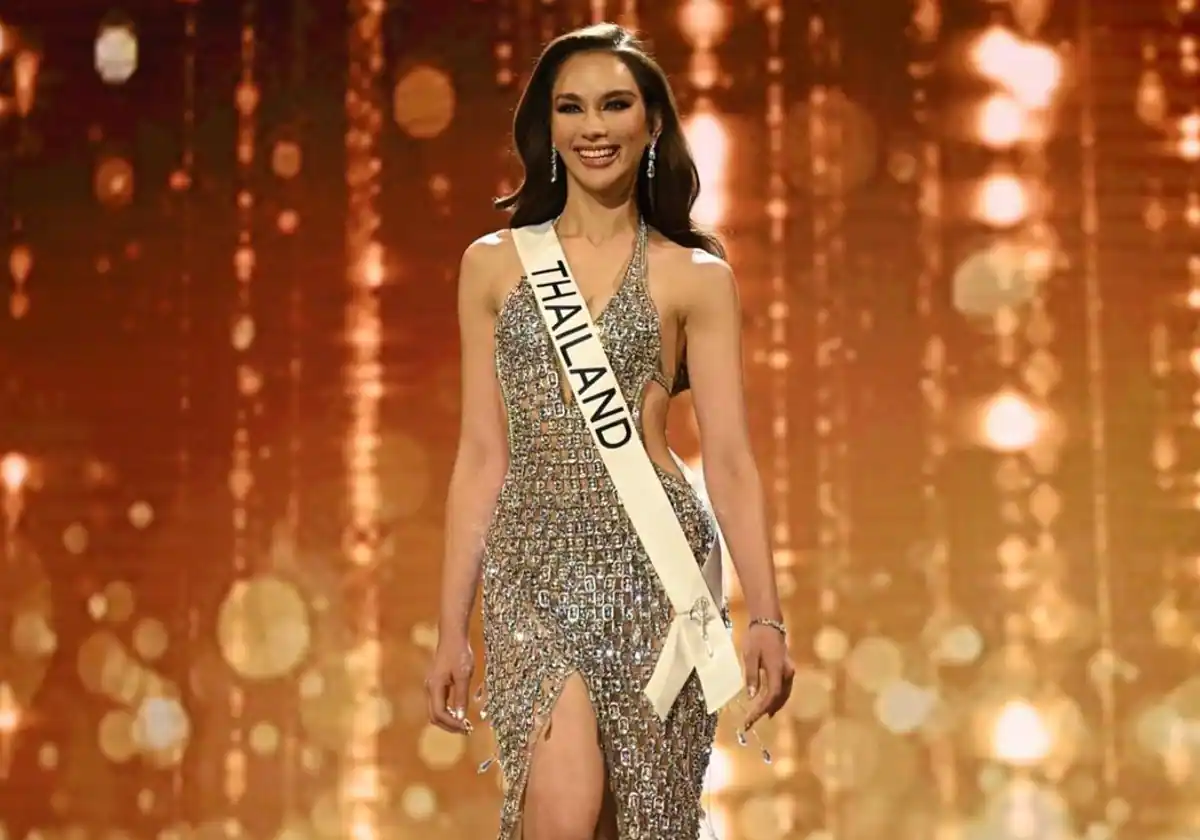 Miss Tailandia y su vestido hecho con anillas de latas de refrescos que ocultaba un emotivo mensaje Miss Tailandia y su vestido hecho con anillas de latas de refrescos que ocultaba un emotivo mensaje