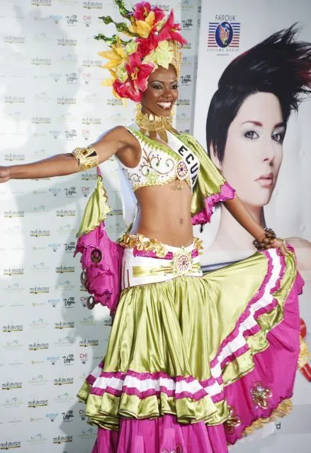 Miss Universo 2010: Miss Ecuador, imponente en su colorido traje ... Miss Universo 2010: Miss Ecuador, imponente en su colorido traje ...