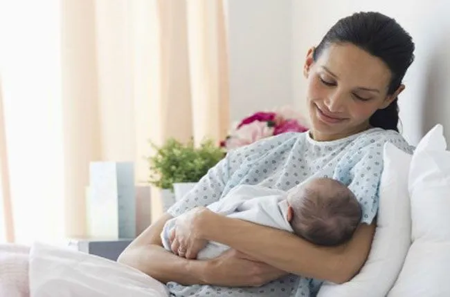 Más de la mitad de los hospitales madrileños separa a los bebés de ...