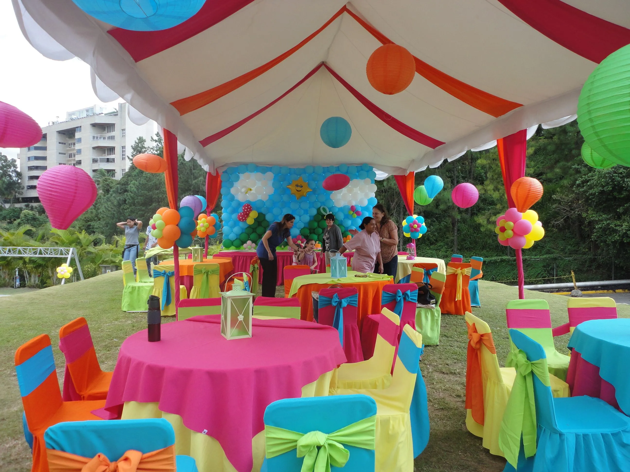 Mobiliario para Fiestas, Mesas, Sillas, lounges, Toldos y mucho ... Mobiliario para Fiestas, Mesas, Sillas, lounges, Toldos y mucho ...