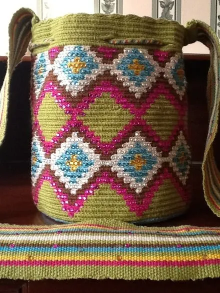 MOCHILAS WAYUU DECORADAS CON CRISTALES | ARTESANIAS BELLAS | Pinterest MOCHILAS WAYUU DECORADAS CON CRISTALES | ARTESANIAS BELLAS | Pinterest