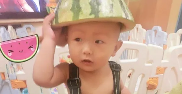 La nueva moda en China: disfrazar a los niños con sandías ... La nueva moda en China: disfrazar a los niños con sandías ...