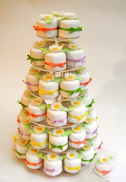 114_Daisy_Mini_Cakes.jpg