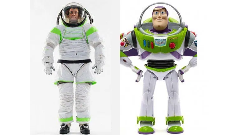 Nueva moda en la NASA: trajes Buzz Lightyear - América Nueva moda en la NASA: trajes Buzz Lightyear - América