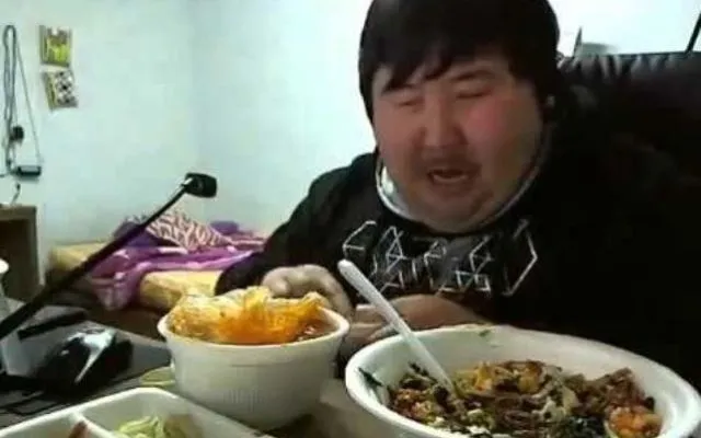 La nueva moda oriental: Ver por video a las personas comiendo ... La nueva moda oriental: Ver por video a las personas comiendo ...