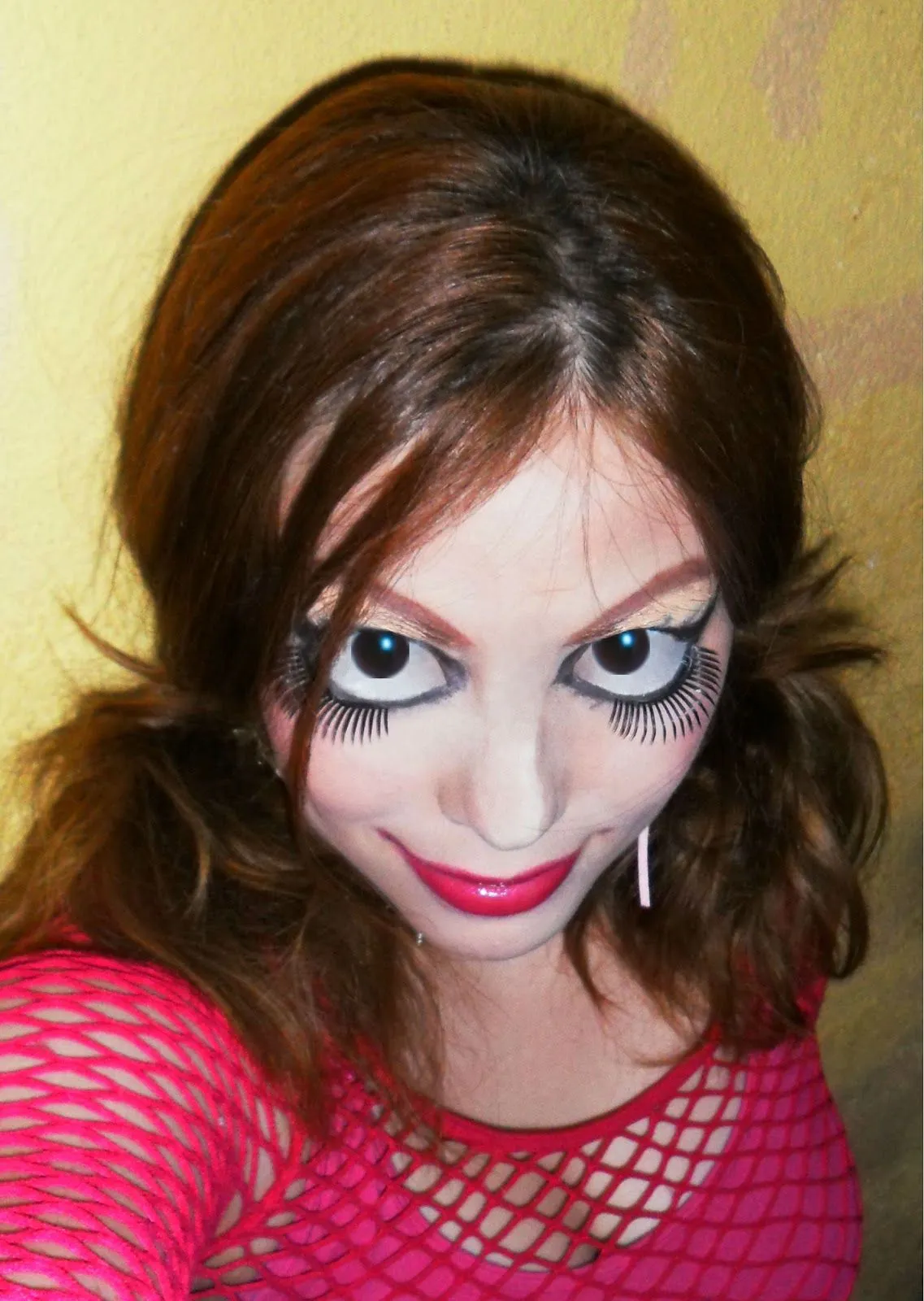 Mucha Moda (Unique Fashion): Maquillaje de Muñeca Gotica Mucha Moda (Unique Fashion): Maquillaje de Muñeca Gotica