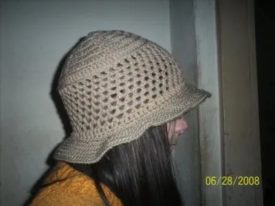 Gorros tejidos en lana o hilo en diferentes colores, modelos y ...